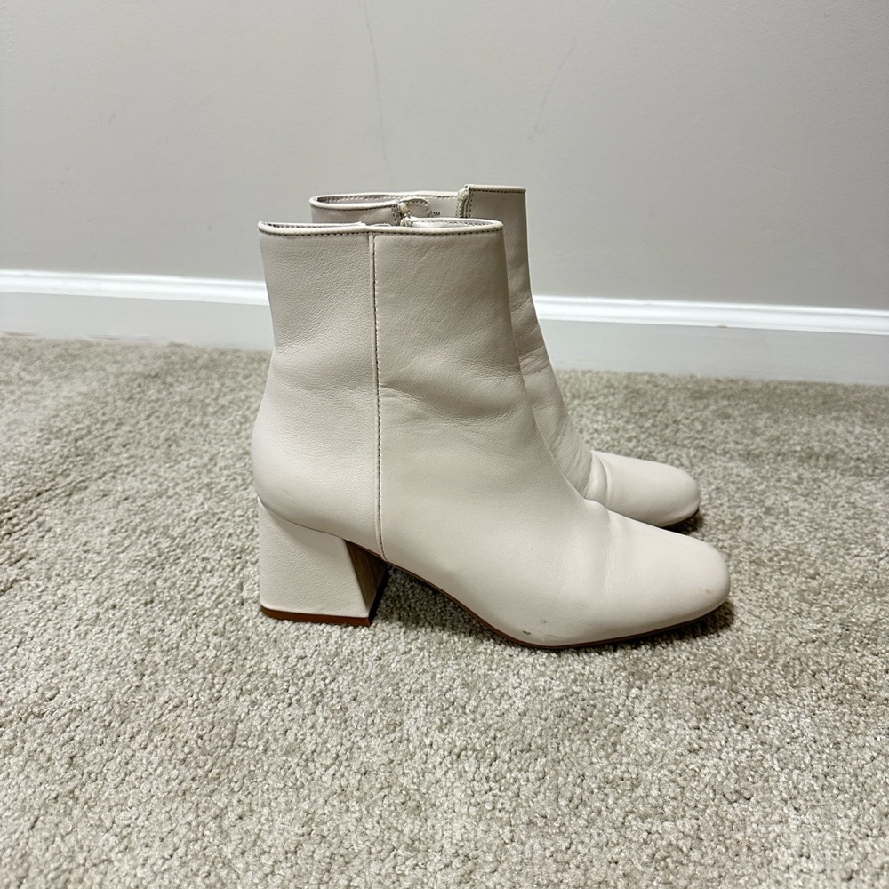 SOLD‼️Elegant Cream Ankle Boots